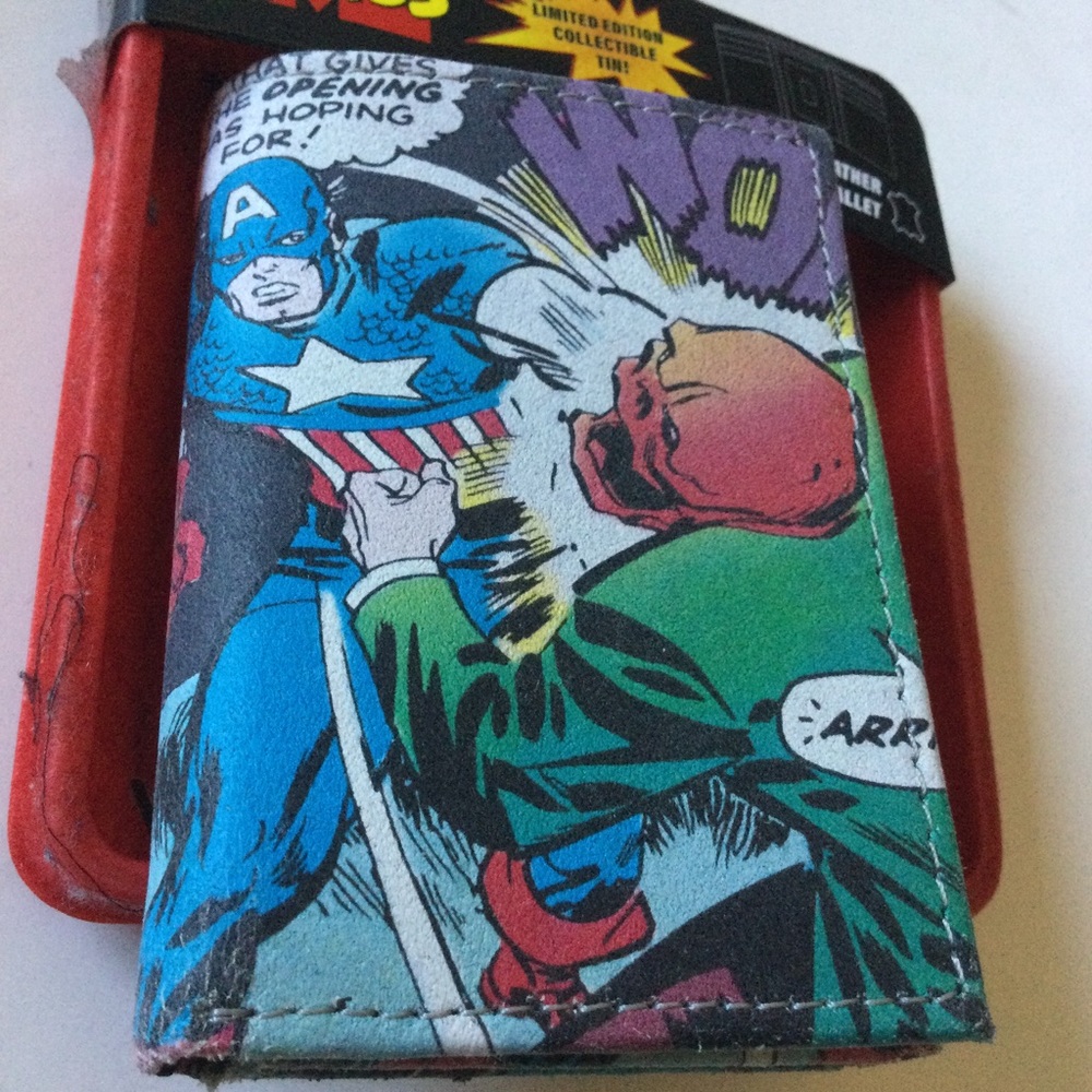 MARVEL COMICS CAPTAIN AMERICA LEATHER TRIFOLD WALLET NWT